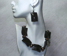 Load image into Gallery viewer, Carved Wood and Copper Necklace Set
